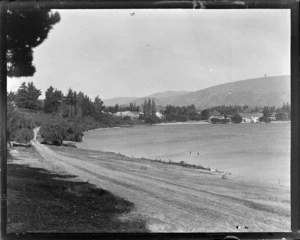 Lake Wanaka, with homes in the background on the shoreline