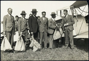 Davis, Gordon : Photograph of the first mail plane from Nelson to Wellington