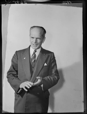Campaign portrait of Ernest Richard Toop, 1956 mayoral candidate for Wellington, gesticulating