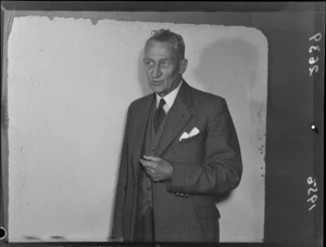 Campaign portrait of Julius Hyde, 1956 mayoral candidate for Wellington, gesticulating