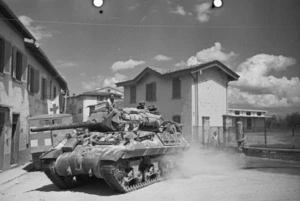 Kaye, George, b 1914 (Photographer) :M10 tank of 2nd NZEF, 2 Division, 7 NZ Anti Tank Regiment, passing through San Casciano in Val di Pesa, Italy
