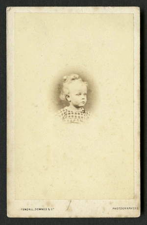 Cundall, Downes & Co : Portrait of unidentified child