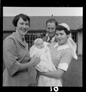The Royal New Zealand Plunket Society, Karitane Home, [parents?], baby and nurse, [Island Bay, Wellington?]