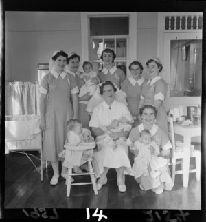 The Royal New Zealand Plunket Society, Karitane Home, nurses and babies, [Island Bay, Wellington?]
