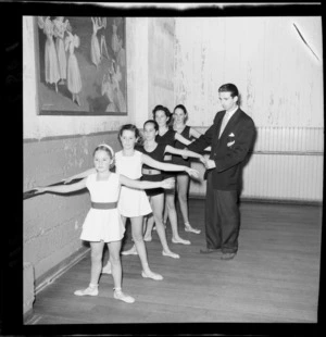 Bryan Ashbridge giving private ballet lesson to 5 girls