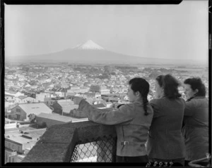 Group at the water tower, Hawera, with Mount Taranaki in the distance - Photograph taken by E P Christensen