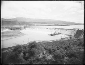 Lake Waitaki dam and spillway