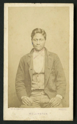 Davis, William Henry Whitmore fl 1860-1880 : Portrait of unidentified Maori man