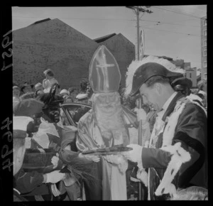 The Mayor of Wellington (Kitts) in official robes, with a Saint Nicholas figure (Sinterklaas) with two black Peter (Zwarte Pietern) attendants