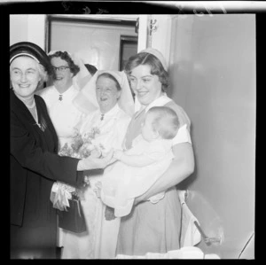 Lady Dorothy Macmillan, wife of the British Prime Minister, Sir (Maurice) Harold Macmillan, with nurses and babies, Kaitane Hospital, Wellington