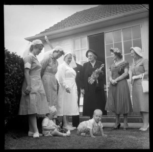 Home visit by the wife of the British Prime Minister, Lady Dorothy MacmIllan, and nurses and babies, Wellington