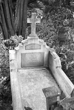 Grave of Violet Suaverin and the Benjiman family, plot 18.F, Sydney Street Cemetery.