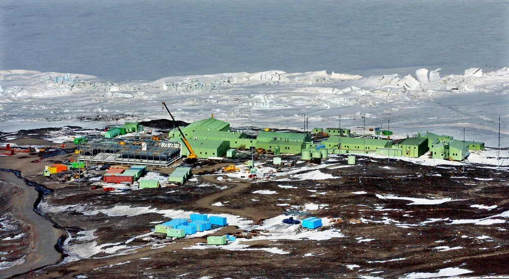 An aerial photo of the base showing the Hillary Field Centre, the largest construction project undertaken at Scott Base in November 2004