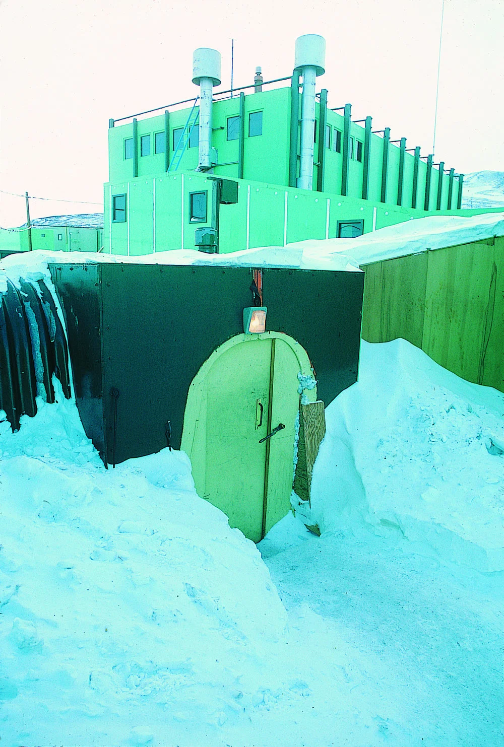 New Scott Base Q hut looms over old: main entrance