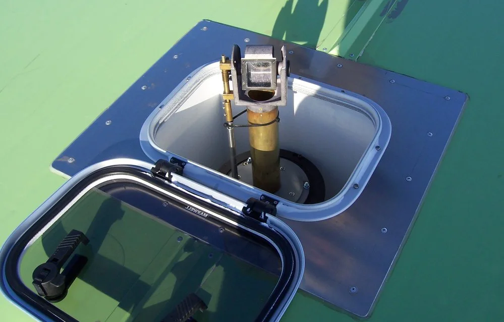 Dobson direct sun periscope in 2007 Arrival Heights laboratory