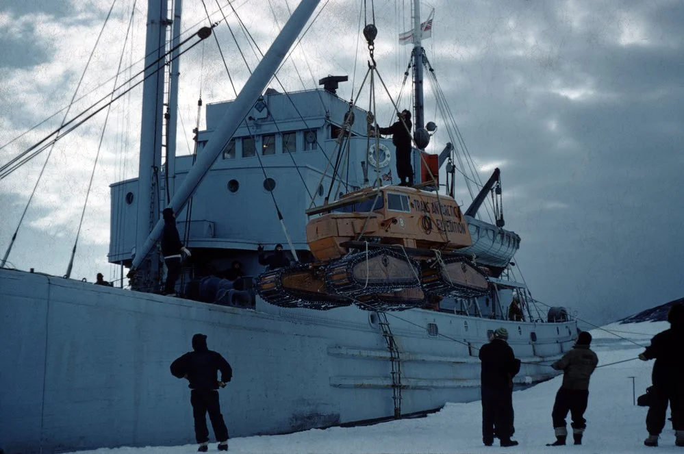 Tucker Sno-cat ship offload