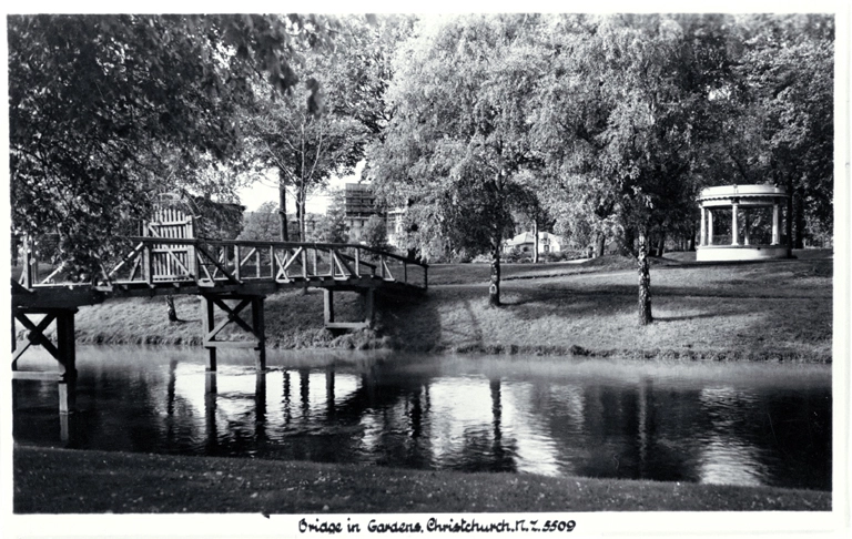 Woodland bridge in Christchurch Botanic Gardens : on the right is the Bandsmens Memorial rotunda.