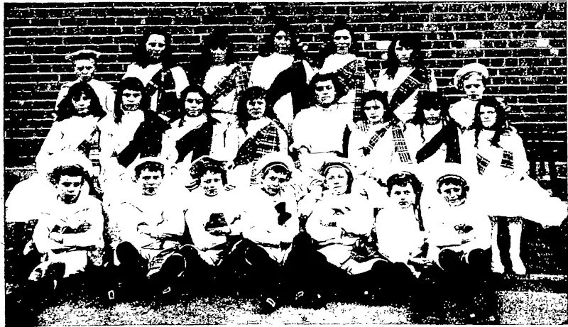 THE HIGHLAND DANCERS, WITH DAFFODIL BOYS IN FRONT. (Otago Witness, 17 September 1902)