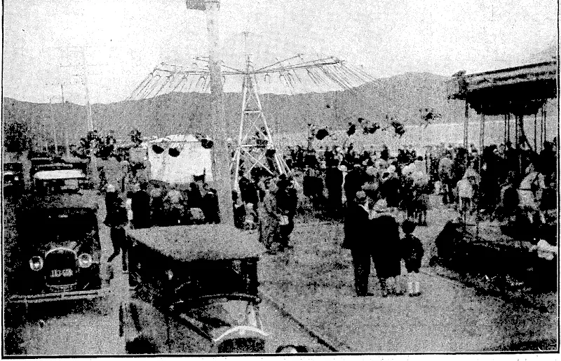 Evening Post" Photo. PETONE BEACH CARNIVAL.—Side-shows and other diversions attracted,a large attendance at the Beach Carnival-conducted by■ the ■-.-.' Pelone Beautifying-Society. ' ■ ■• ; "• ■'. (Evening Post, 27 December 1930)