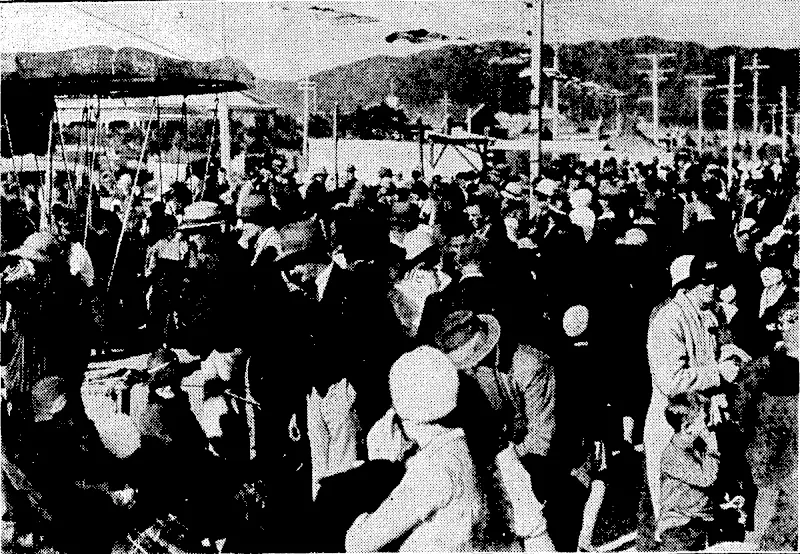 JCvcniiiK Tost" riioto. BEACH CARNIVAL AT PETONE.Â—Fine weather during the weekend brought out a big crowd for the beach carnival on the foreshore at Pelonc, (Evening Post, 02 April 1934)