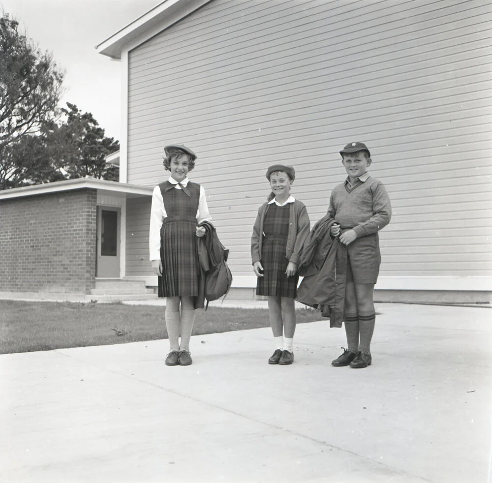 Fergusson Intermediate; first uniforms; Ingrid Christiaanse, Donna Bond, John Gwilliam.
