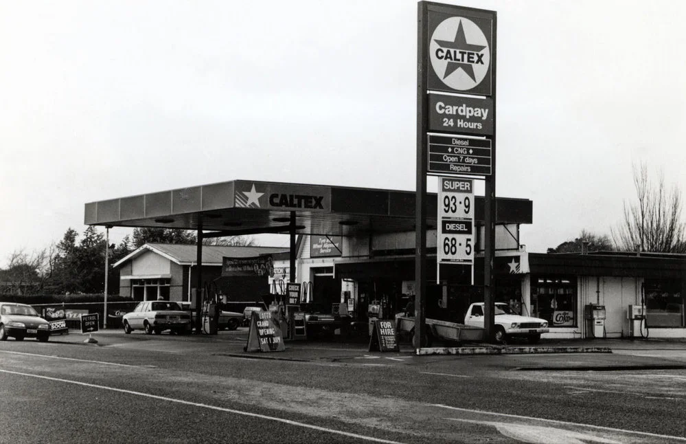 Fergusson Drive; No. 458; Gorrie Auto Services.
