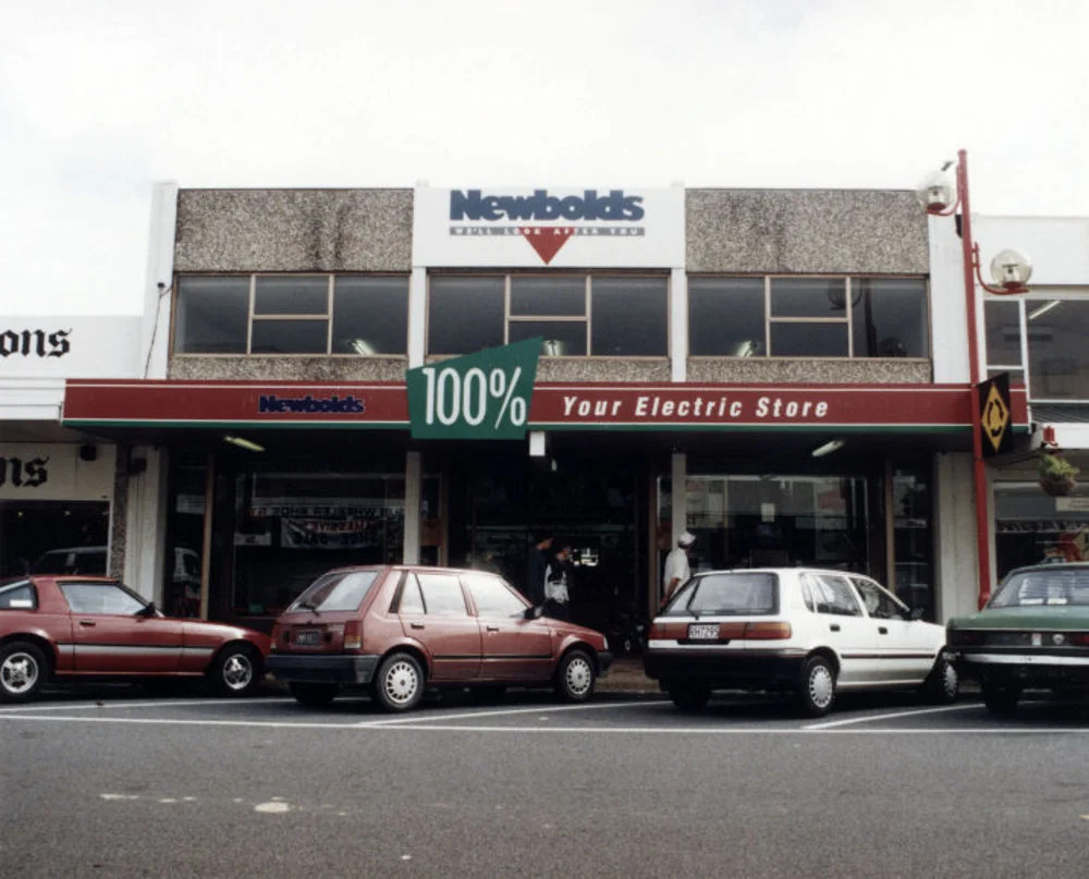 Main Street; No. 119-121; Newbolds; "100%" store frontage.