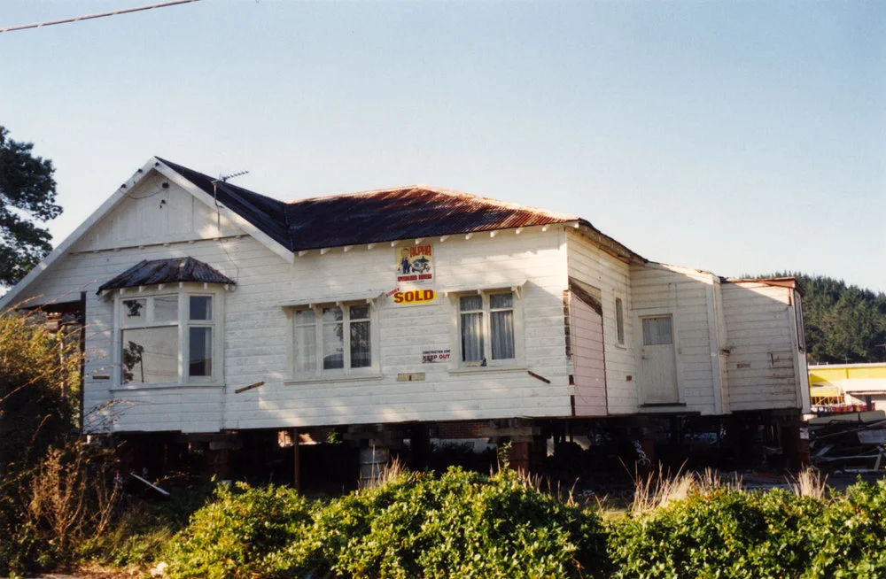 House relocation; Sinclair and King Streets corner; moving to Carterton.