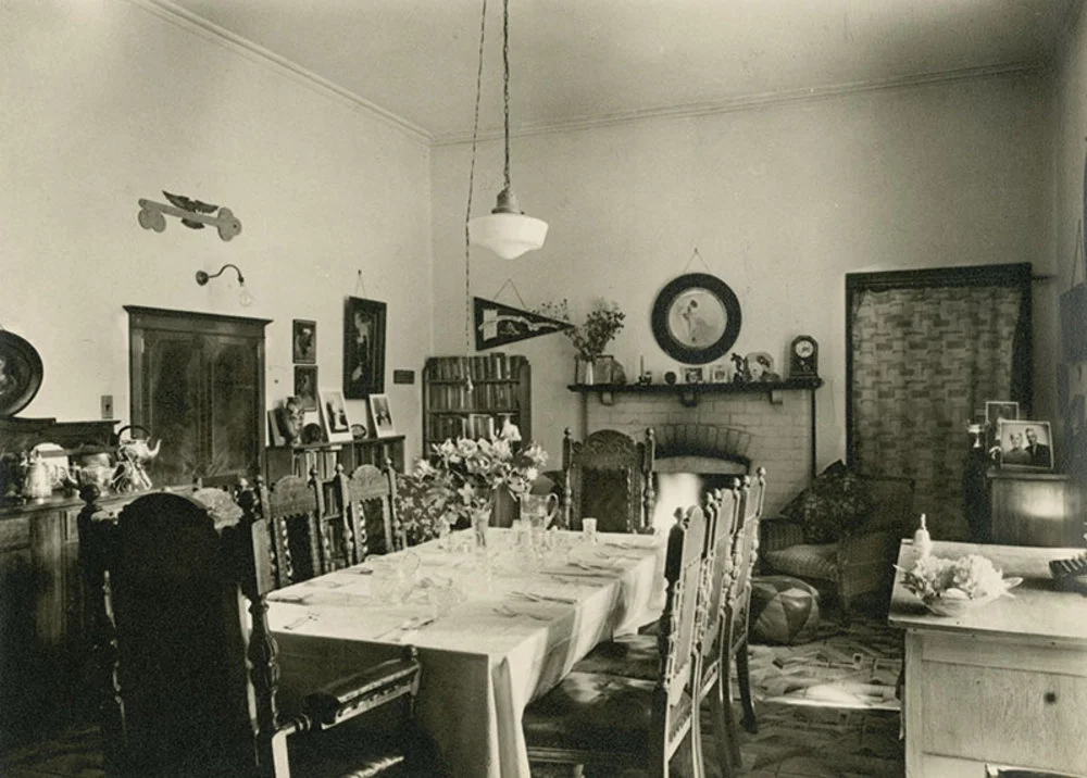 Murdoch house 10; east end; the dining table.