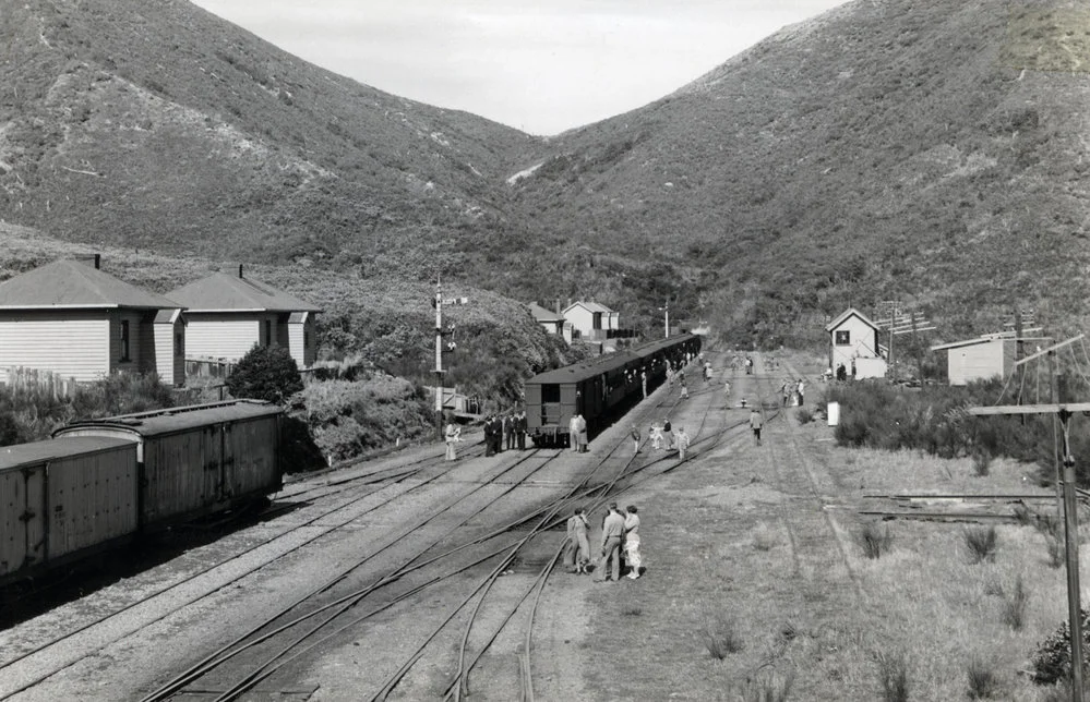 Summit station; Taita Central School excursion train - September 1955.