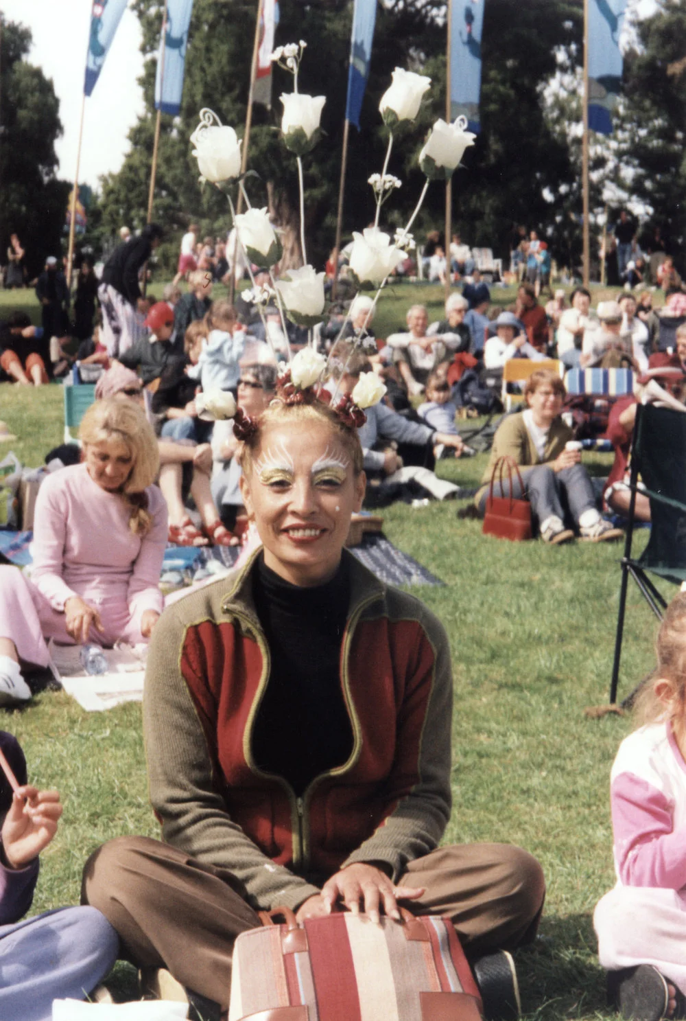 International Festival of the Arts 2004; Toyota Festival Picnic; Lorina Nisbet with hair sculpture by Spain's Osadia.