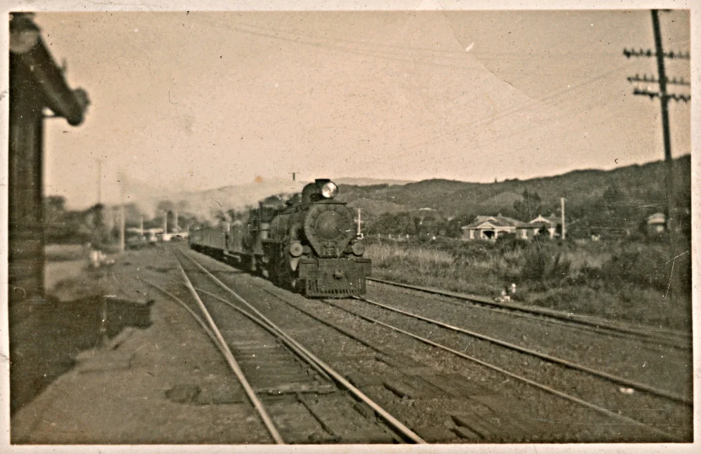 Silverstream railway station; Ab-class locomotive with southbound passenger train.