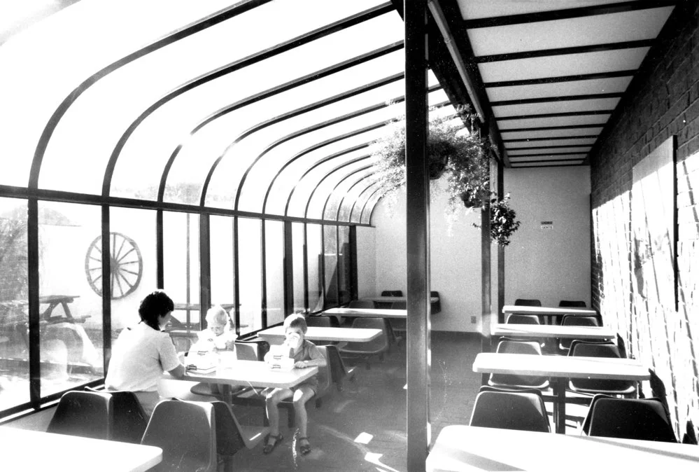 Keys Street; No. 5; Homestead Chicken (now Gerry's Charcoal Chicken); 'conservatory' interior.