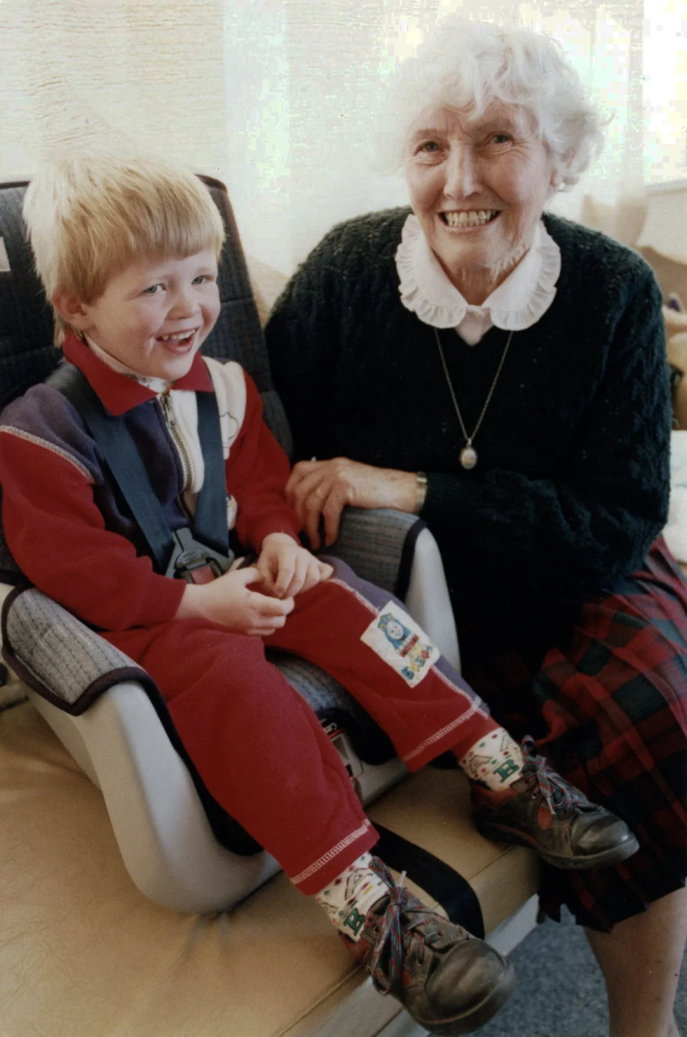 WDFF; child seats presented to Plunket; WDFF president Phyllis McPherson and Callum Anderson, almost 3.