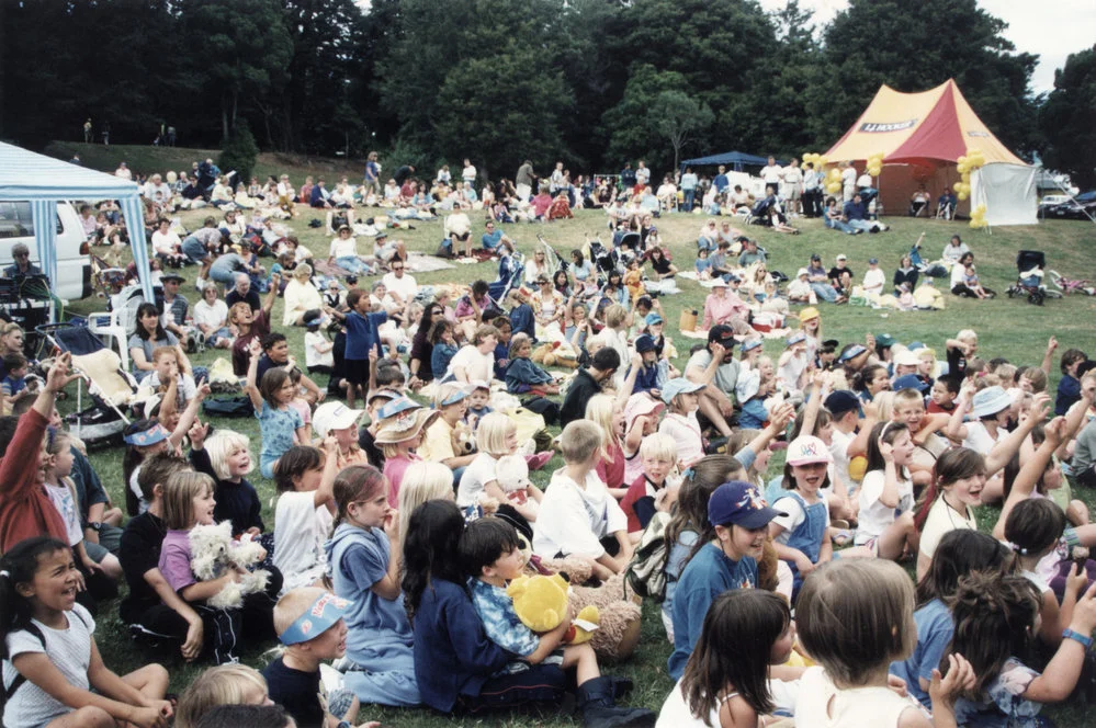 Teddy bears' picnic, 2000; general scene