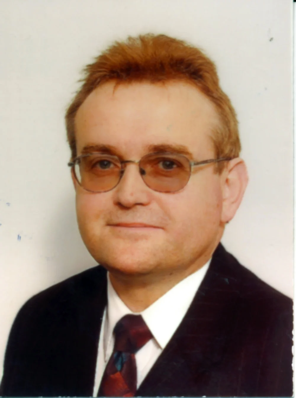 Local election candidates 2001; Hutt Mana Energy Trust; John Gwilliam, lawyer.