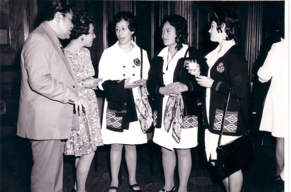 Matiu Rātā and wife with Māwai Hakona members