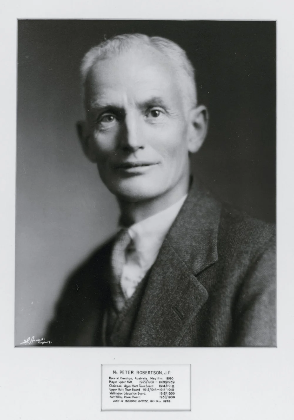 Mayor, 1927-1931, 1938-1939; Peter Robertson J. P.; with biographical details. [P1 - 20 - 135]
