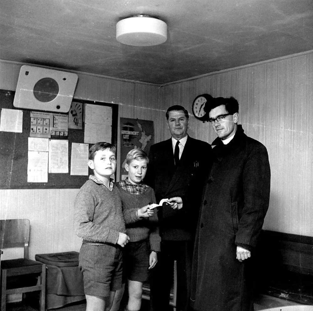 Brentwood School boys John Gwilliam, Kevin Odlum; cheque for Corso.