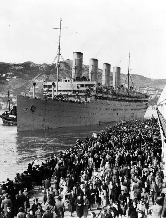 Aquitania sails from Wellington, 1940