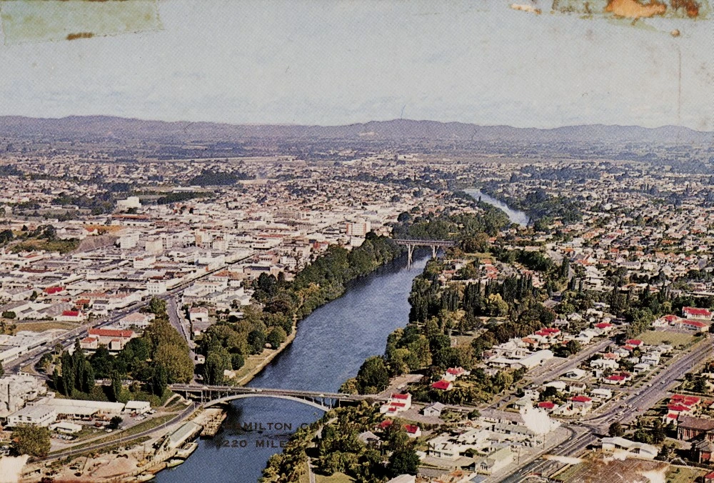 Hamilton City. Waikato River (220 Miles). North Island, N.Z.