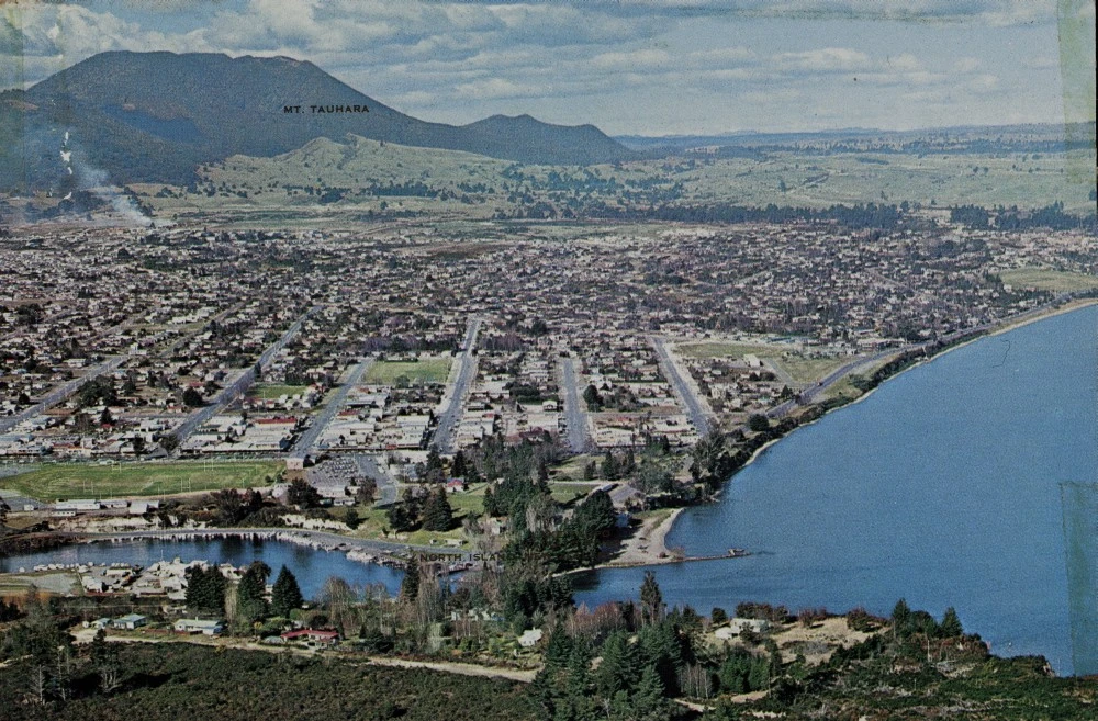 Lake Taupo, Waikato River, North Island, New Zealand