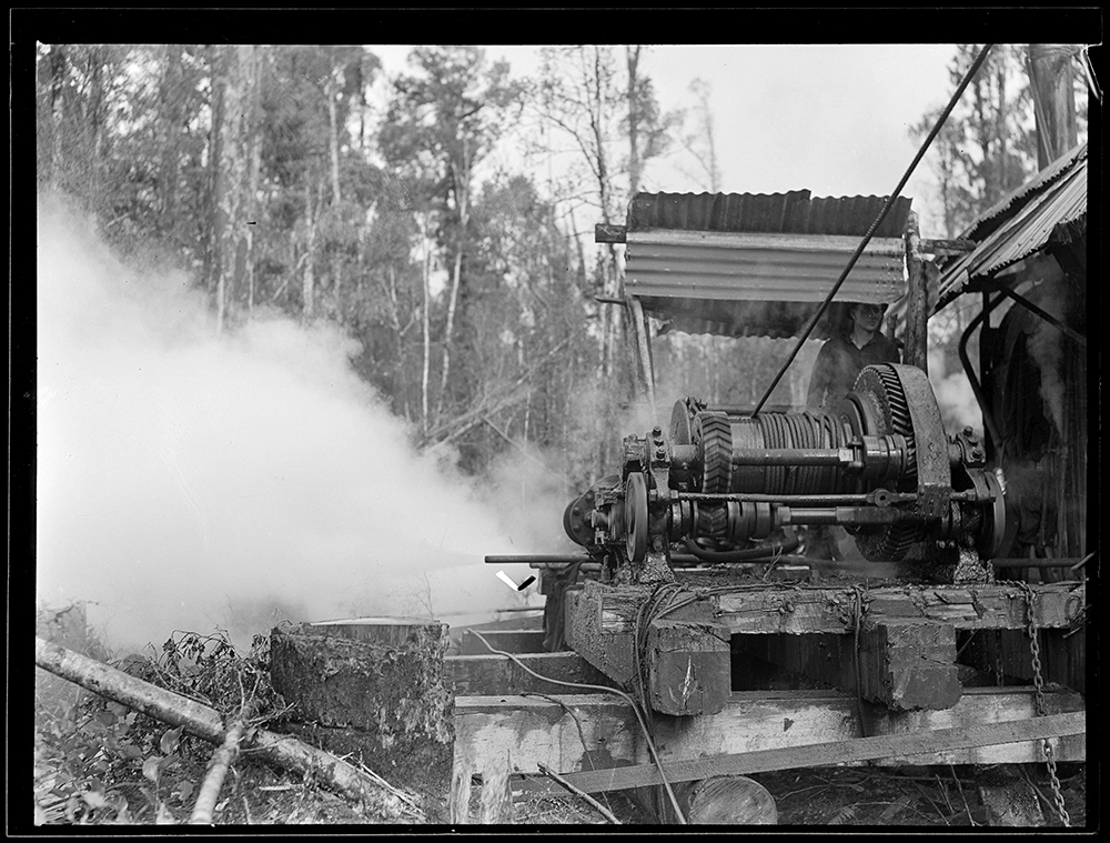 Single drum steam logging winch, 1947