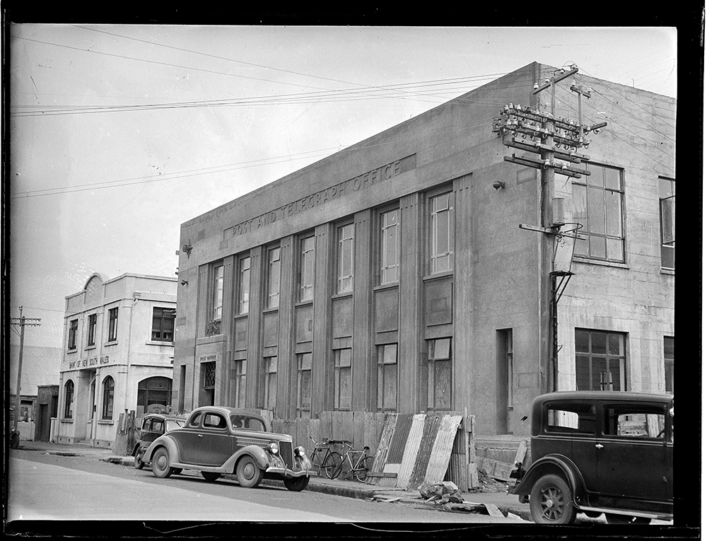Chief Post Office under construction in Pollen Street, Thames