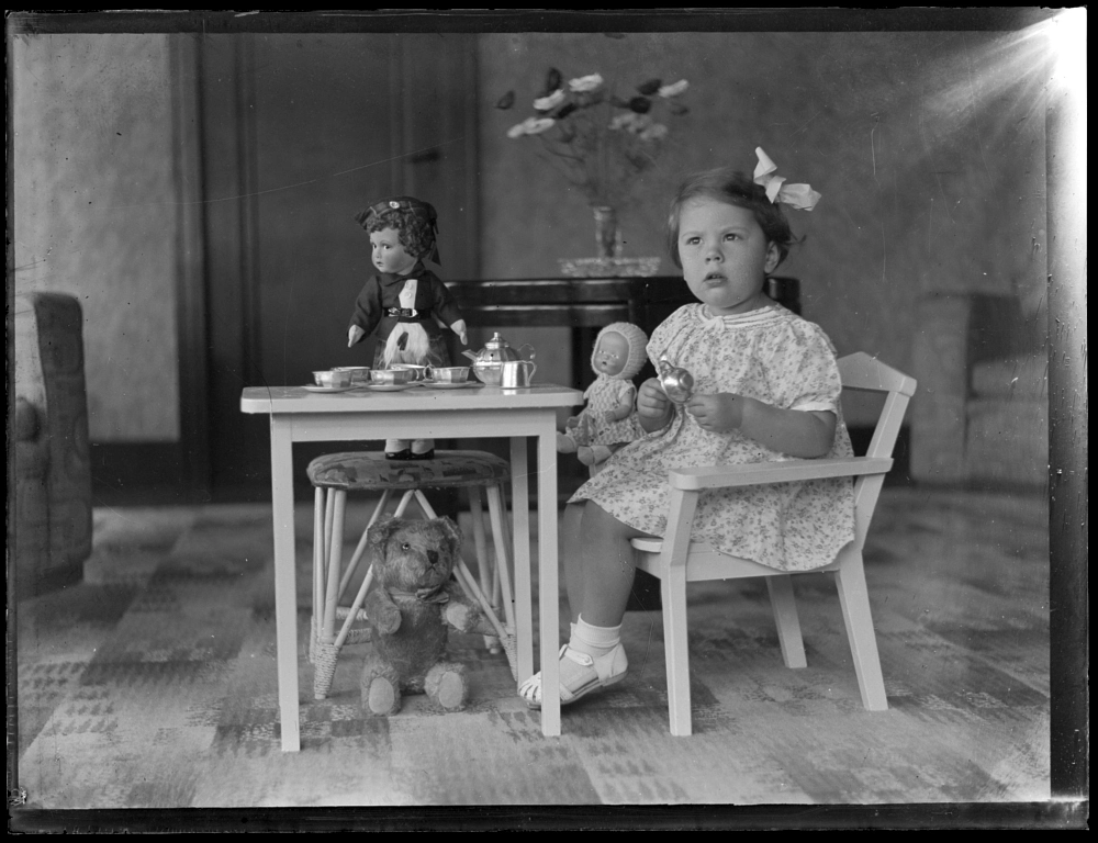 Dolls' tea party
