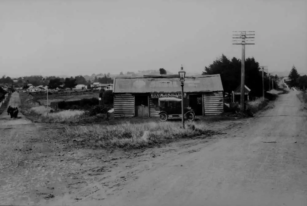 Showing the Harp of Erin with the Main Highway on the left and...