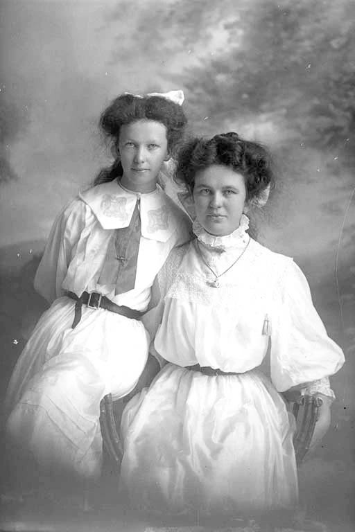 the two? Misses Nankivell 1910