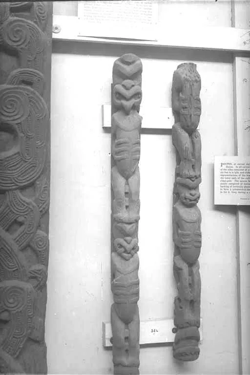 Showing example of maori carving in the...