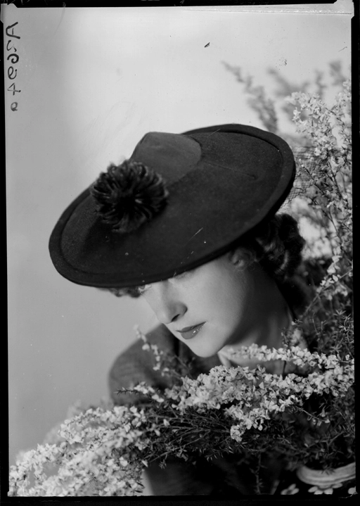1/2 length portrait of a model wearing a hat for George Court and Sons Limited 1940s