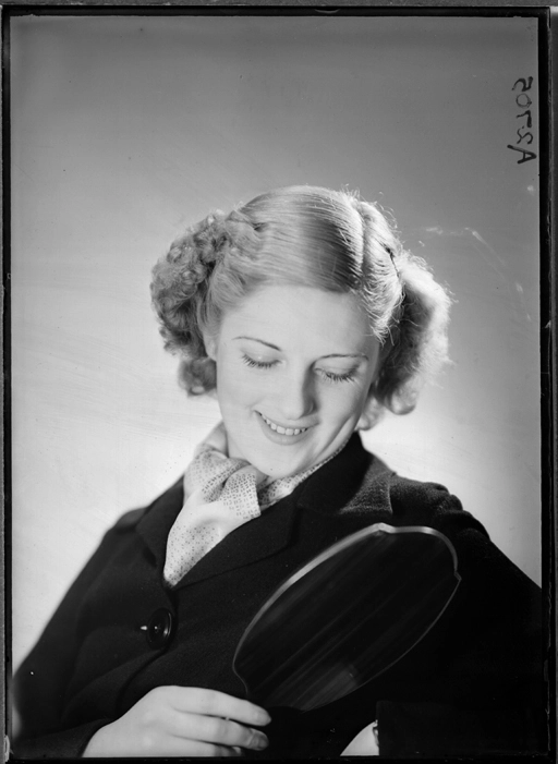 Showing a model for Pyradent toothpaste, for Dormer Beck Advertising 1940s